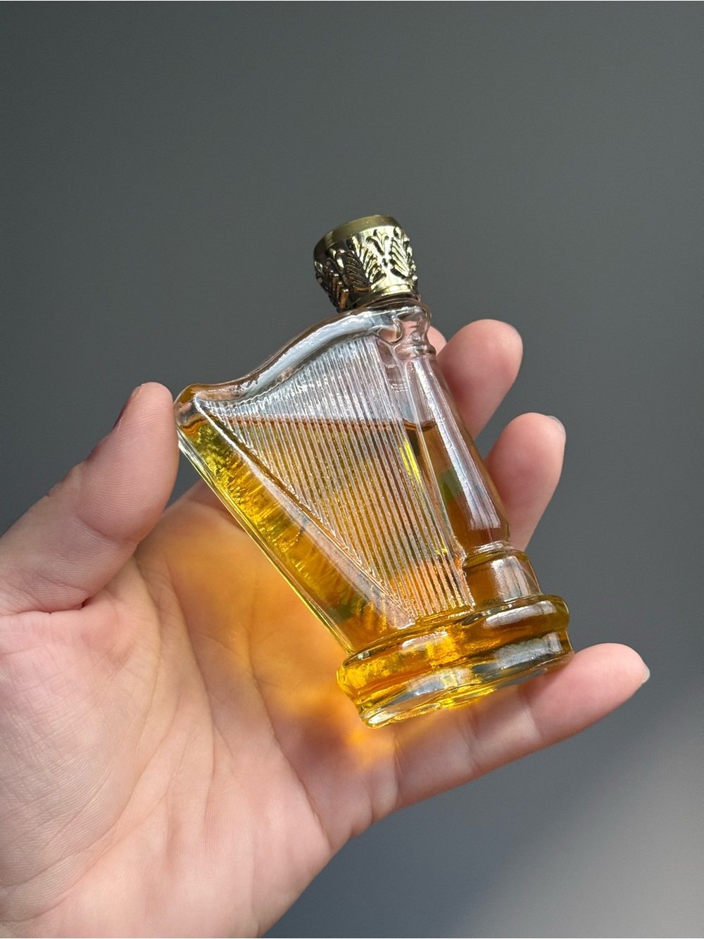 Vintage c1970s Near Full Heavenly Music Harp Shaped Cologne Bottle by AVON - Picture 10 of 15